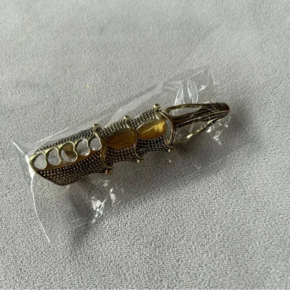 Gold Tone Long Finger Claw Ring ~ Brand New! - Picture 4 of 9